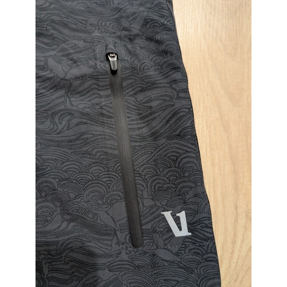 Vuori Infinity Board Shorts Mens 34 Black Gray V383 Swim Trunks Zip Pocket - Picture 2 of 7